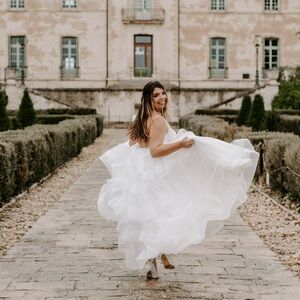 Monique Lhuillier Spaghetti Strap Wedding Gown 2018ish 🤍